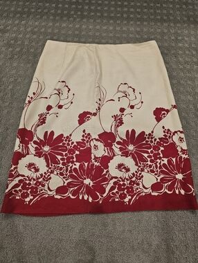 Ann Taylor Cream & Red Skirt. Size 8
